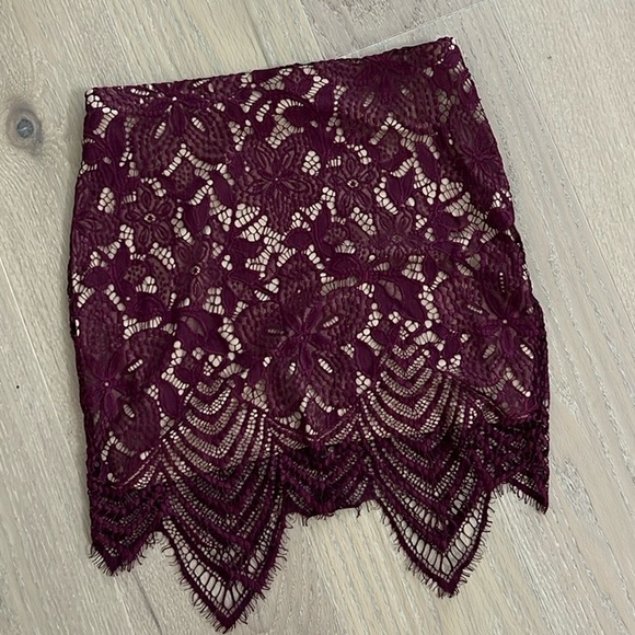 Express Mini Skirt, Burgundy with Lace - Picture 2 of 4